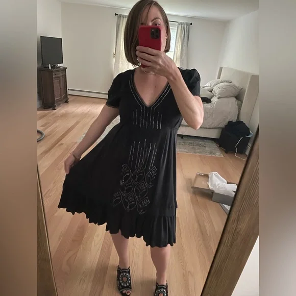 BCBGMaxAzria Black Sleeveless V-Neck dress. Sequin detail - Picture 2 of 8